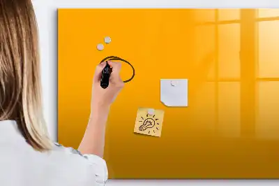 Beschrijfbaar glazen magneetbord in de kleur goudgeel