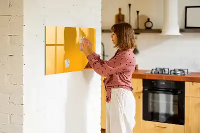 Beschrijfbaar glazen magneetbord in de kleur goudgeel