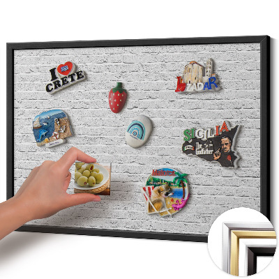 Magnetisch bord met zwarte rand Bakstenen muur, lichte muur