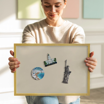Magnetisch bord met gouden lijst Kleur lichtbeige