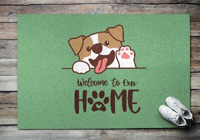 Deurmat binnen Welcome to our home Hond op groene achtergrond