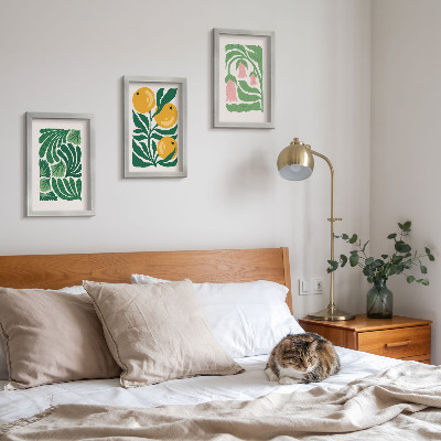 Set van ingelijste schilderijen Minimalistische plantmotieven met vruchten en bladeren.