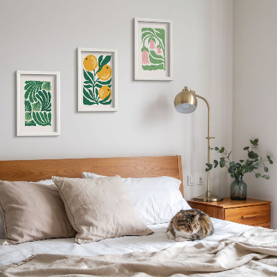 Set van ingelijste schilderijen Minimalistische plantmotieven met vruchten en bladeren.