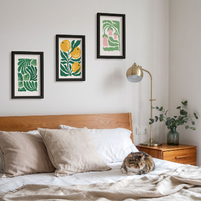 Set van ingelijste schilderijen Minimalistische plantmotieven met vruchten en bladeren.