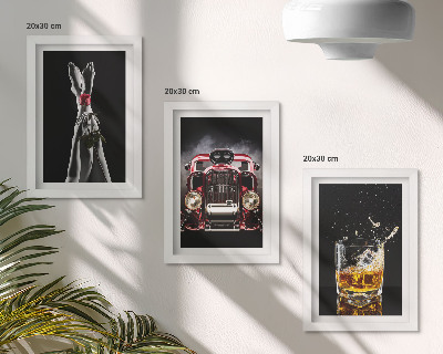 Set van ingelijste schilderijen Vrouwenbenen met een roos, een oude auto, een glas whisky