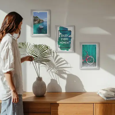 Set ingelijste schilderijen zeezicht met boot, fiets en inspirerende tekst