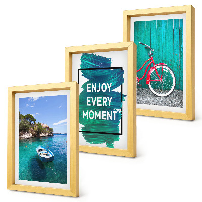 Set van ingelijste schilderijen Zeezicht met boot en fiets, inspirerende tekst.
