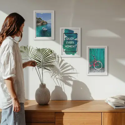 Set ingelijste schilderijen zeezicht met boot, fiets en inspirerende tekst
