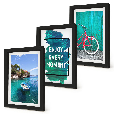 Set van ingelijste schilderijen Zeezicht met boot en fiets, inspirerende tekst.