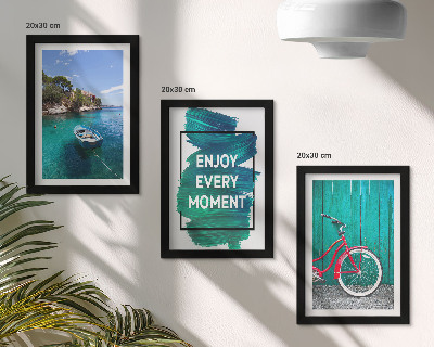 Set van ingelijste schilderijen Zeezicht met boot en fiets, inspirerende tekst.