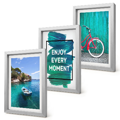 Set van ingelijste schilderijen Zeezicht met boot en fiets, inspirerende tekst.