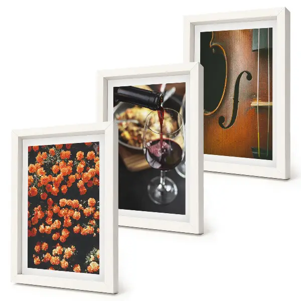 Gallery wall met vintage romantische bloemen, wijn en viool