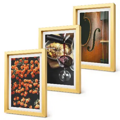 Gallery wall met vintage romantische bloemen, wijn en viool