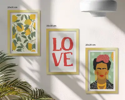 Set van ingelijste schilderijen met citroenen en de inscriptie LOVE en een geschilderd portret van Frida Kahlo