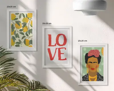 Set van ingelijste schilderijen met citroenen en de inscriptie LOVE en een geschilderd portret van Frida Kahlo