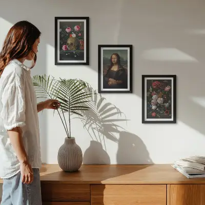 Gallery wall met vintage bloemen, schedel en Mona Lisa-portret van Leonardo da Vinci
