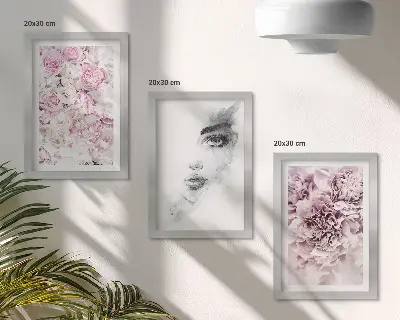 Gallery wall delicate pioenrozen en zwart-wit portret van een vrouw