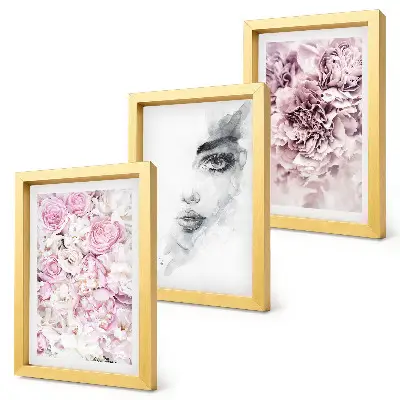 Gallery wall delicate pioenrozen en zwart-wit portret van een vrouw