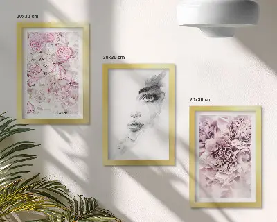 Gallery wall delicate pioenrozen en zwart-wit portret van een vrouw