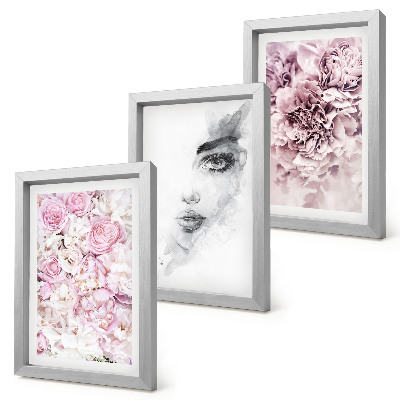Gallery wall Delicate pioenrozen, zwart-wit portret van een vrouw