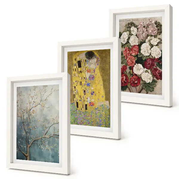 Set van ingelijste schilderijen met bloemen en bomen in de schilderstijl van De Kus van Gustav Klimt