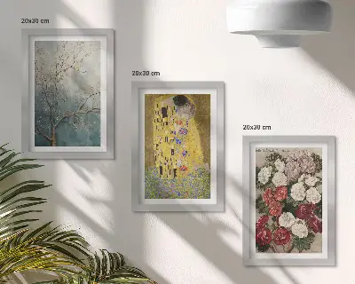 Set van ingelijste schilderijen met bloemen en bomen in de schilderstijl van De Kus van Gustav Klimt