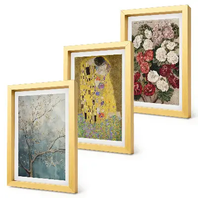 Set van ingelijste schilderijen met bloemen en bomen in de schilderstijl van De Kus van Gustav Klimt