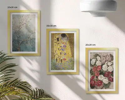 Set van ingelijste schilderijen met bloemen en bomen in de schilderstijl van De Kus van Gustav Klimt