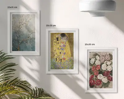 Set van ingelijste schilderijen met bloemen en bomen in de schilderstijl van De Kus van Gustav Klimt