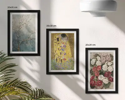 Set van ingelijste schilderijen met bloemen en bomen in de schilderstijl van De Kus van Gustav Klimt