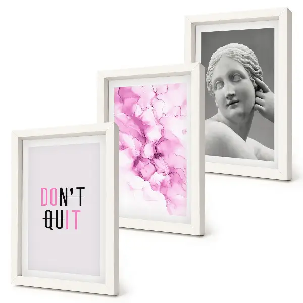 Gallery wall met abstracte aquarel, inspirerende slogan en oude sculptuur