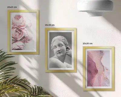 Set van ingelijste schilderijen met abstracte sculptuur van een romantische pioenroos en een vrouw