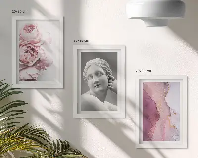 Set van ingelijste schilderijen met abstracte sculptuur van een romantische pioenroos en een vrouw