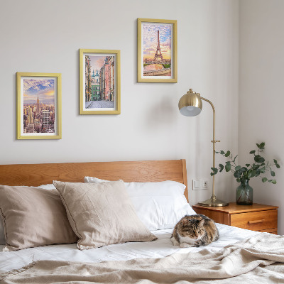 Gallery wall Uitzicht op de steden New York, Parijs en Warschau bij zonsondergang.