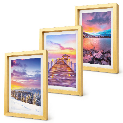 Set van ingelijste schilderijen Winters berglandschap met een steiger aan het meer.