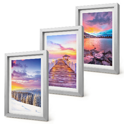 Set van ingelijste schilderijen Winters berglandschap met een steiger aan het meer.
