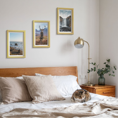 Gallery wall Berglandschap met een waterval, een hert en een strand.