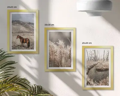Gallery wall paarden in een landschap met grassen en een winterse beek