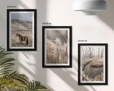 Gallery wall paarden in een landschap met grassen en een winterse beek