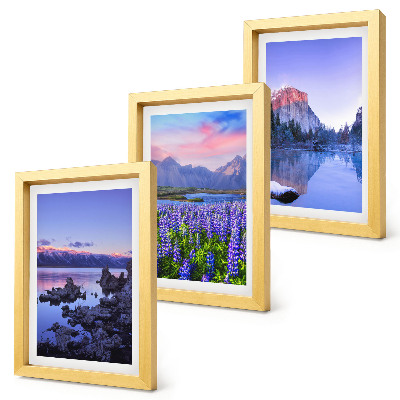 Set van ingelijste schilderijen Berglandschappen met water, lucht en een bloemenveld