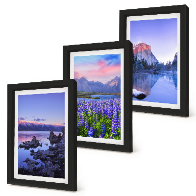 Set van ingelijste schilderijen Berglandschappen met water, lucht en een bloemenveld