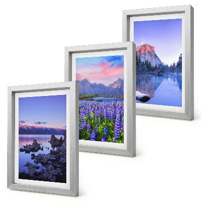 Set van ingelijste schilderijen Berglandschappen met water, lucht en een bloemenveld