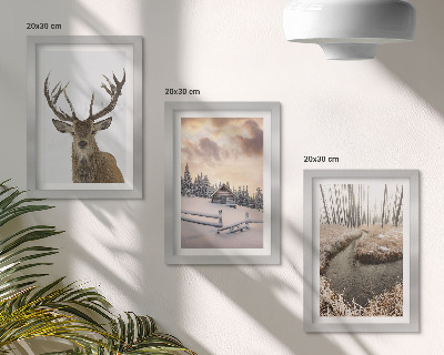 Set van ingelijste schilderijen Winterlandschap met een hertenhut en een beekje