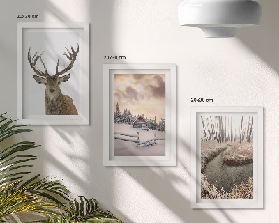 Set van ingelijste schilderijen Winterlandschap met een hertenhut en een beekje