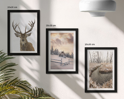 Set van ingelijste schilderijen Winterlandschap met een hertenhut en een beekje