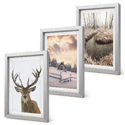 Set van ingelijste schilderijen Winterlandschap met een hertenhut en een beekje