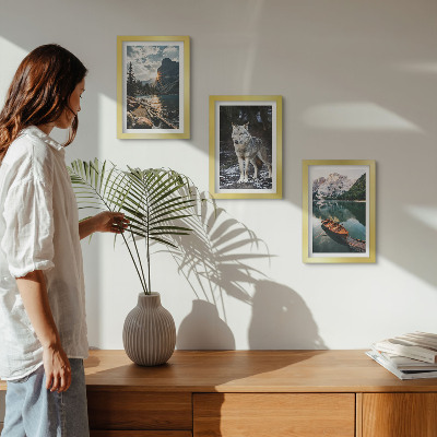 Gallery wall Bergen, meren en een wolf in een natuurlijke omgeving.