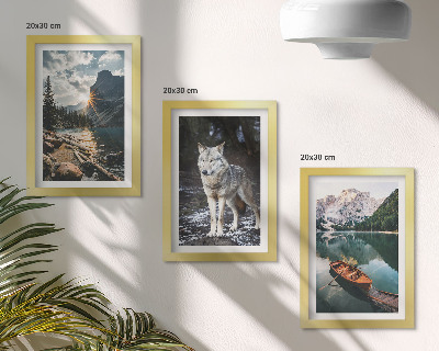 Gallery wall Bergen, meren en een wolf in een natuurlijke omgeving.