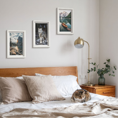 Gallery wall Bergen, meren en een wolf in een natuurlijke omgeving.