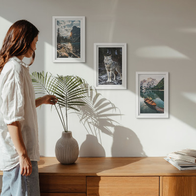 Gallery wall Bergen, meren en een wolf in een natuurlijke omgeving.